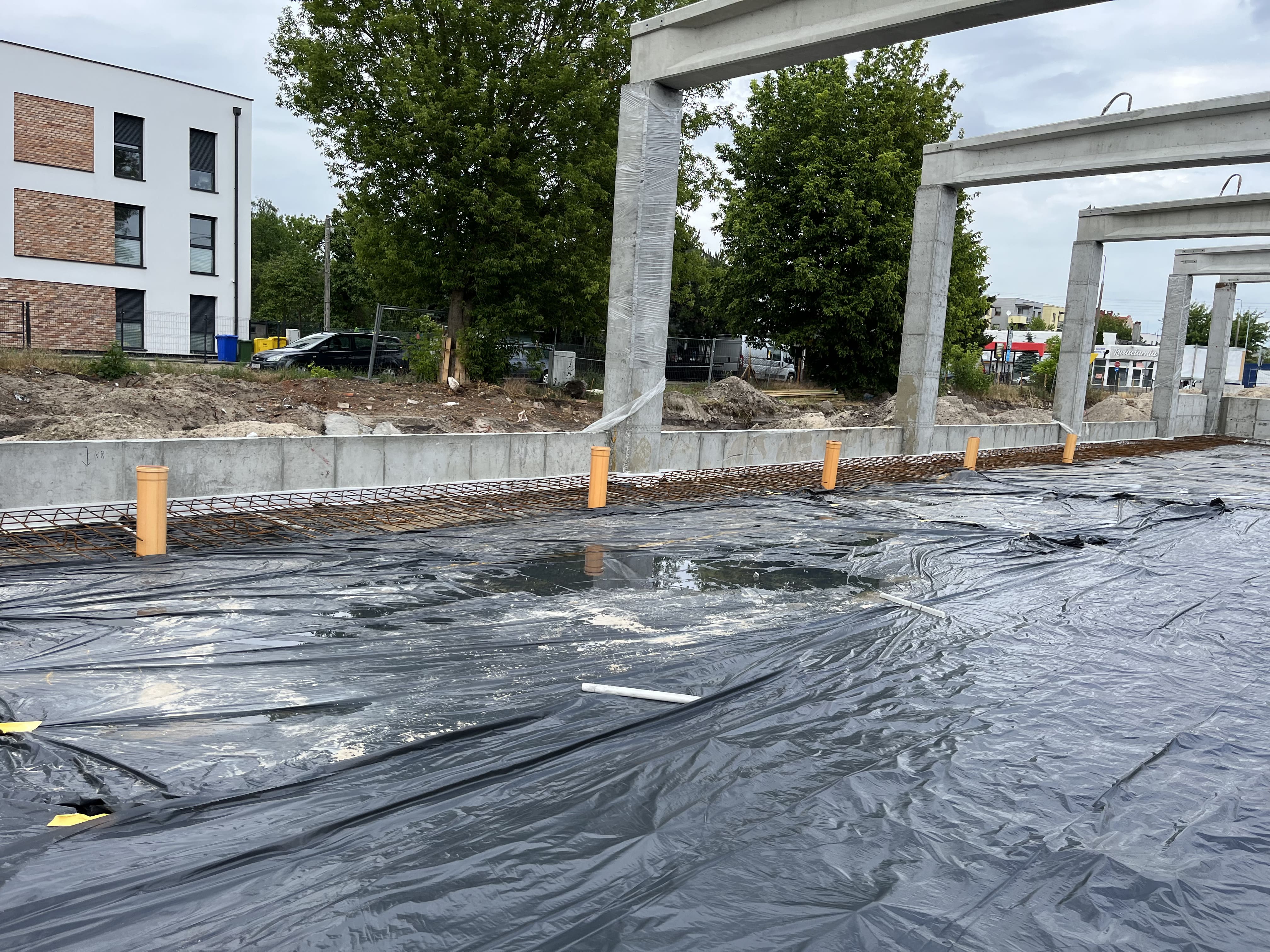Bydgoszcz: Posadzka pod Regały - Etap wylewania