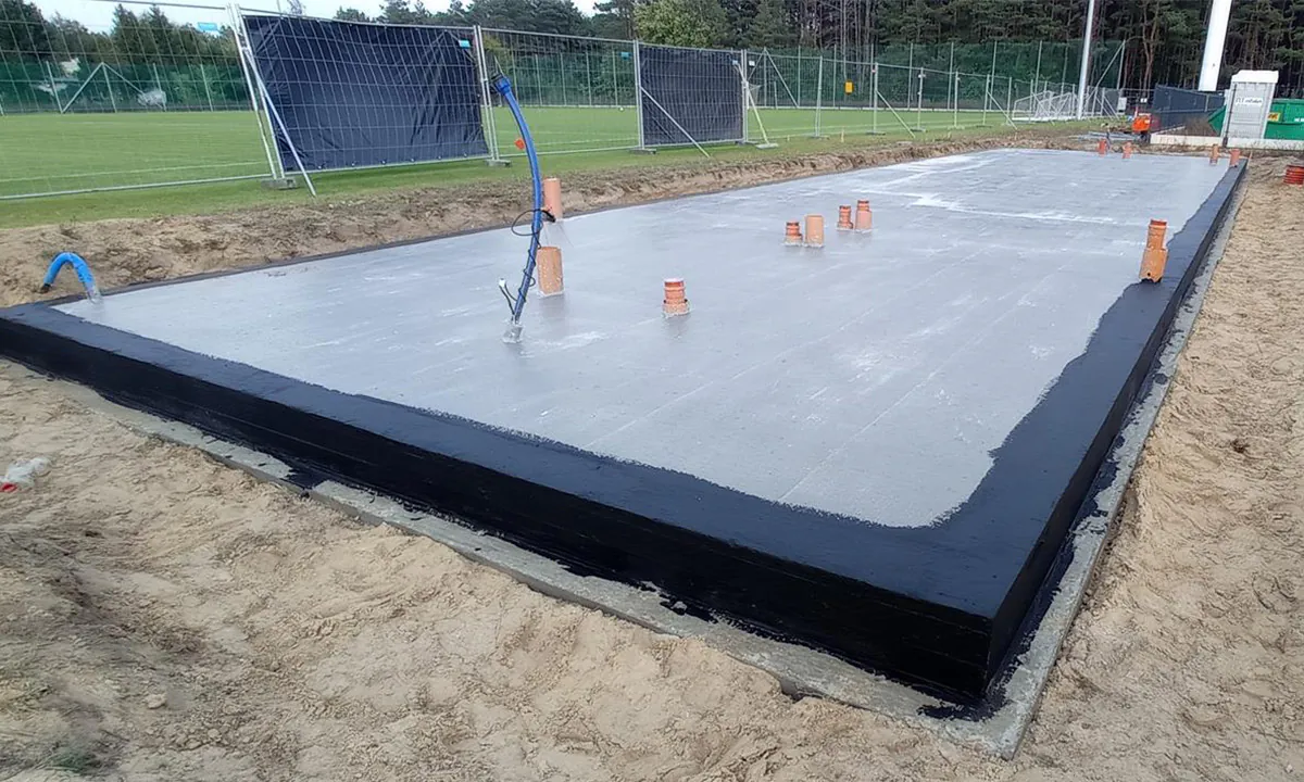 Płyta fundamentowa z czarną izolacją Osielsko